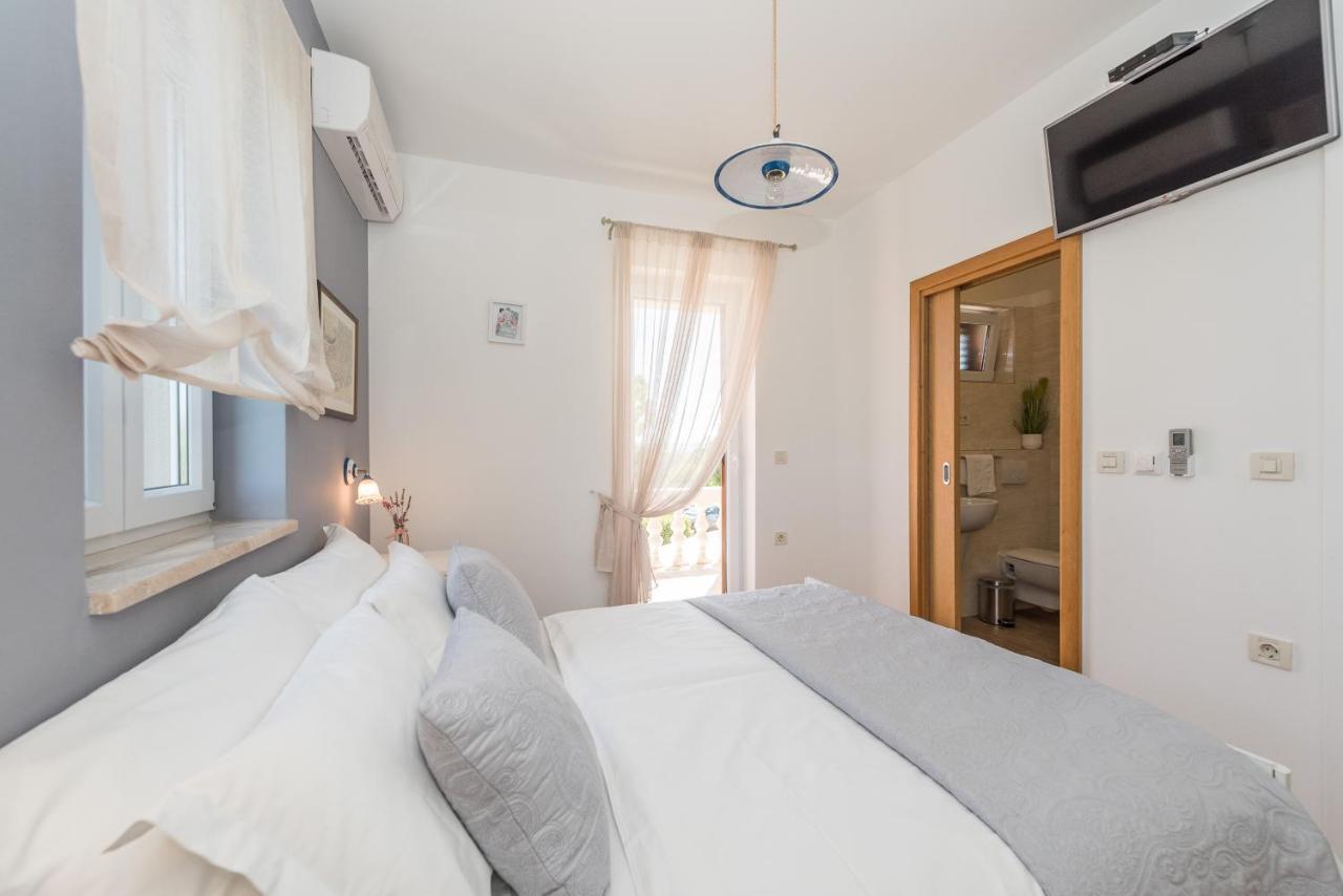 Holiday Home Lukica Привлака Экстерьер фото