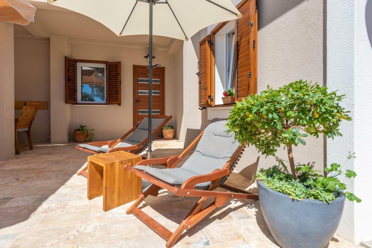 Holiday Home Lukica Привлака Экстерьер фото